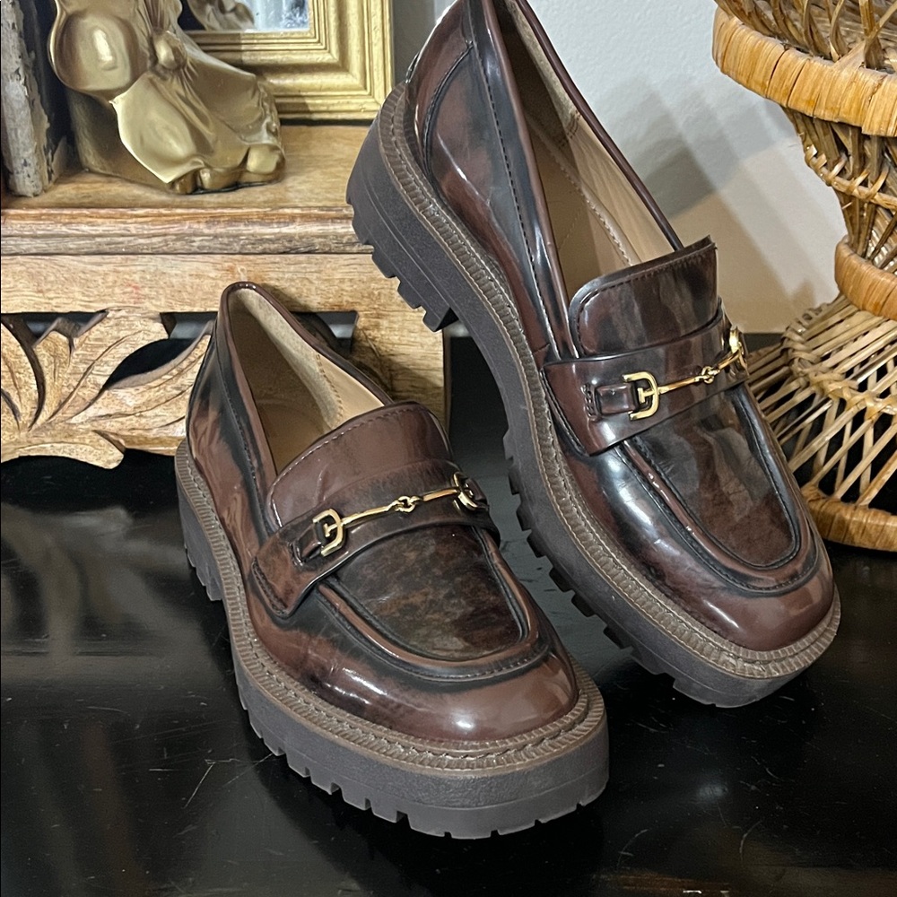 Sam Edelman Laurs lug sole loafers in a brown/chestnut color with gold-tone Sz 7